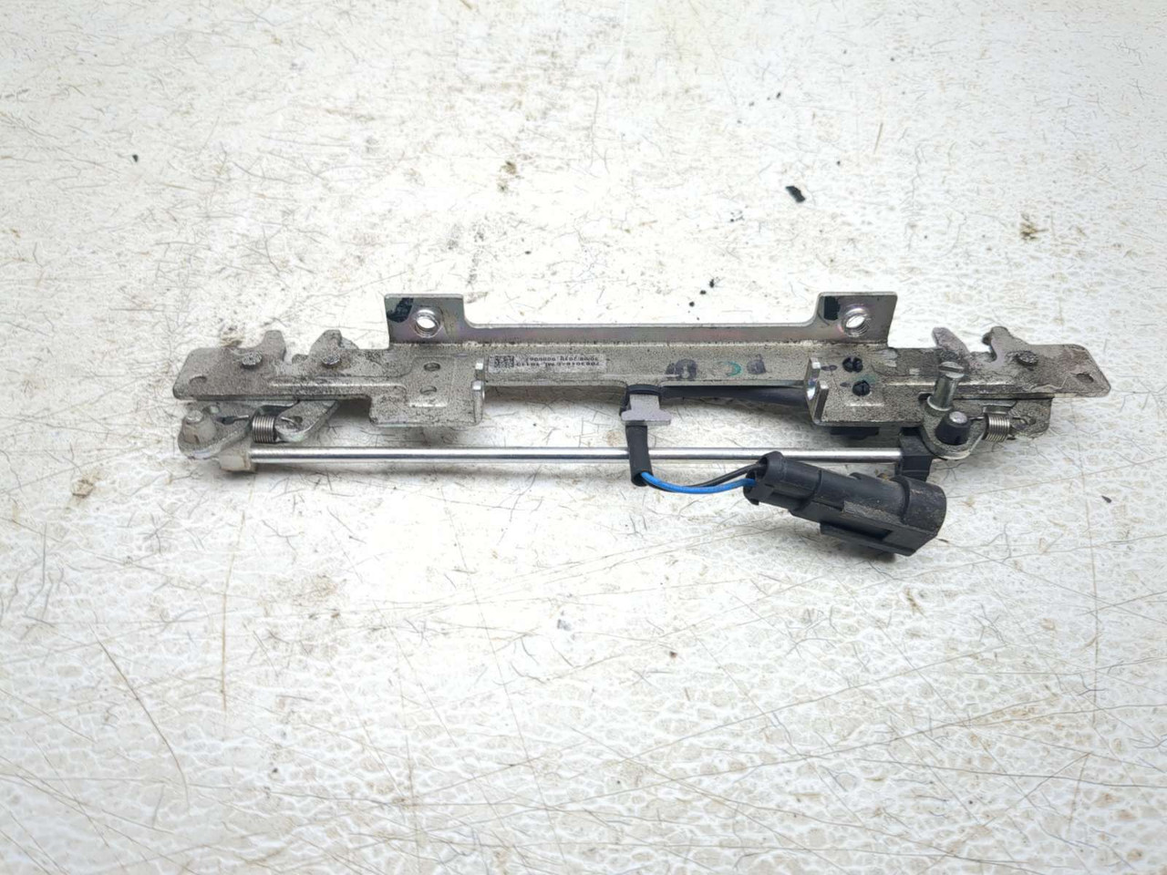 12-19 Can Am Spyder Roadster RT Luggage Rack Trunk Latch A - Sun