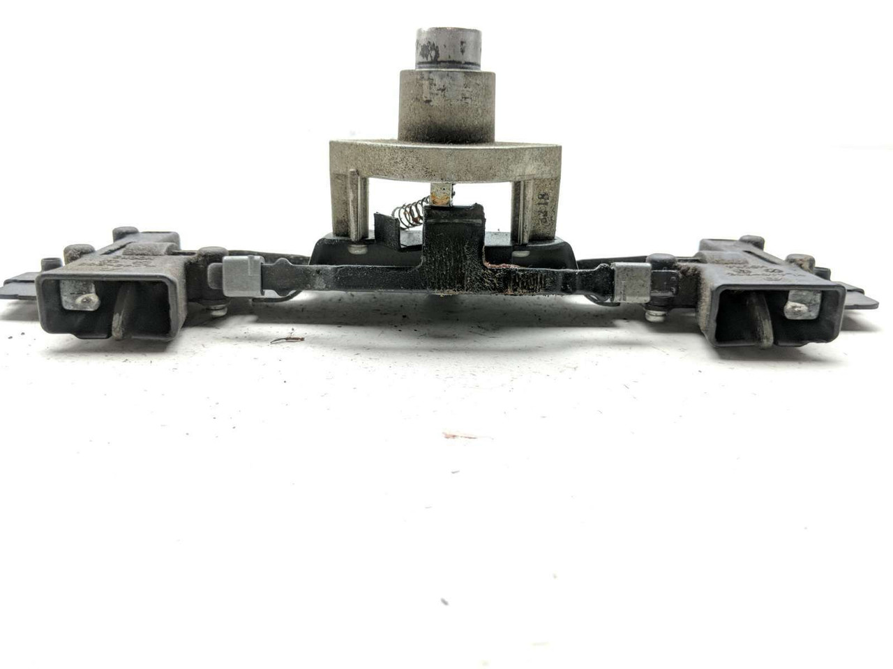 08-15 Victory Vision Rear Trunk Lock Bracket Assembly YL443-203