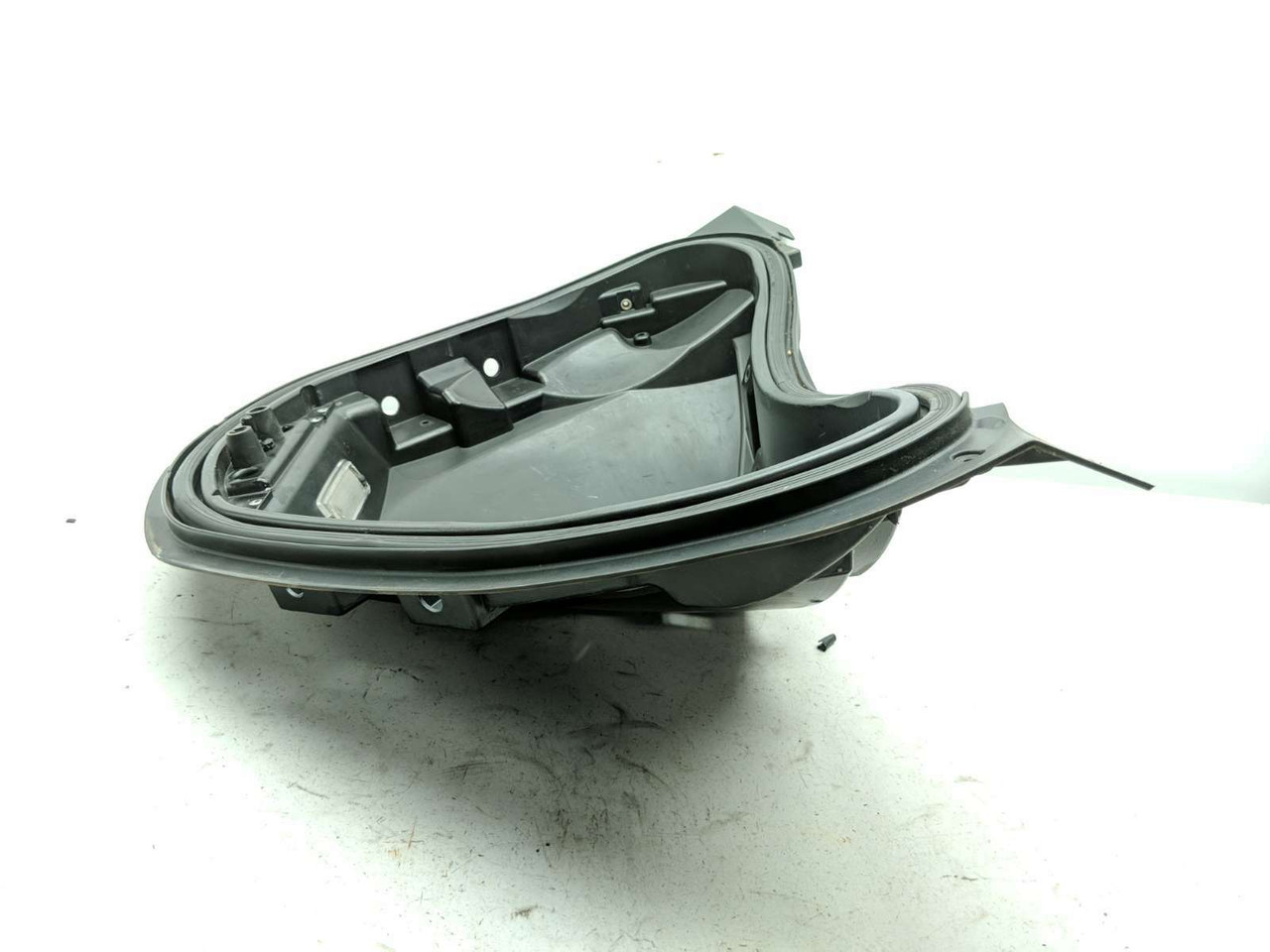 08-15 Victory Vision Inner Trunk Lid Cover Panel 5437267 - Sun