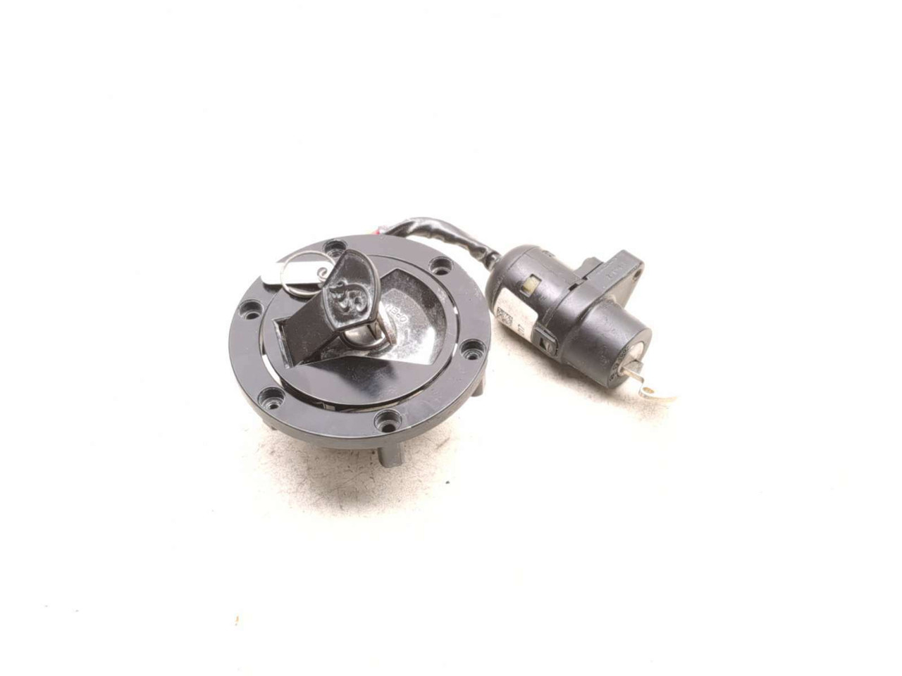 4つセット 15-23 Indian Scout Lock Set Ignition Switch Cap And Key - Sun