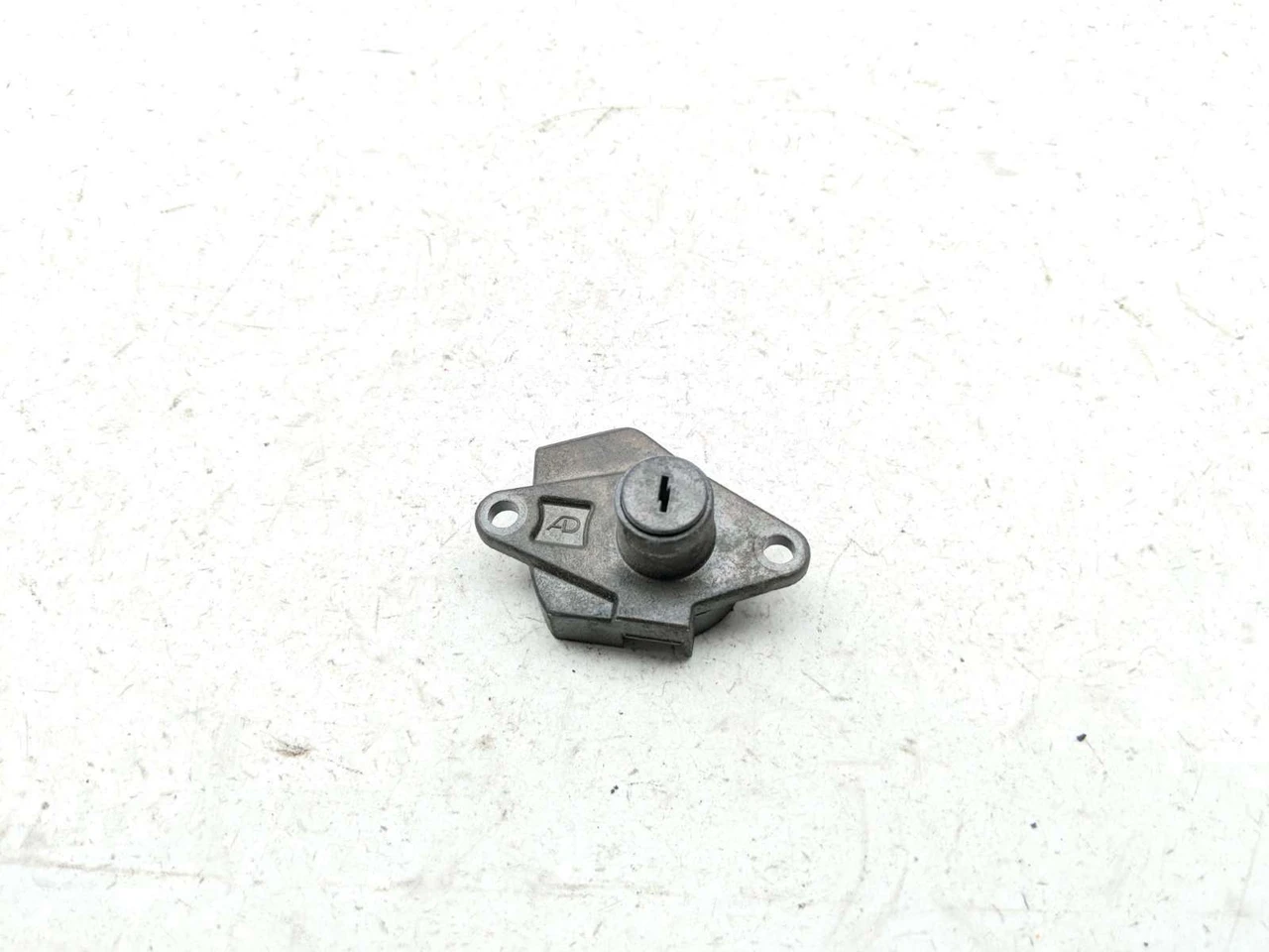 ロック 02 03 Kawasaki Ninja ZX9R ZX900 Passenger Helmet Lock No Key - Sun