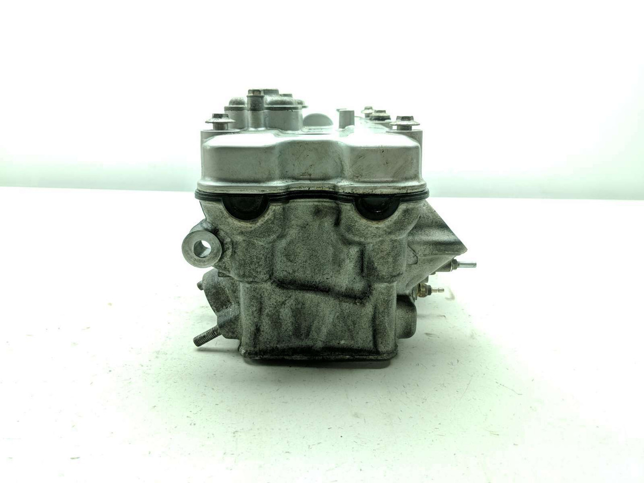 鹿頭 Amazon.com: FridayParts Complete Cylinder Head 16689-03049