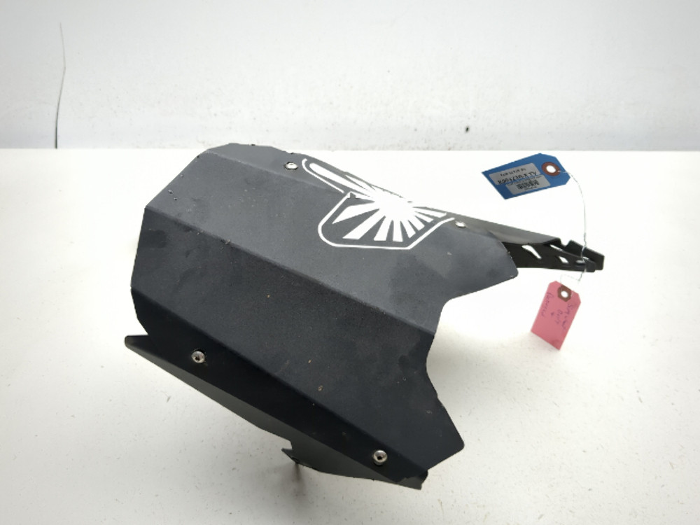 YZF-R25 YZF-R3 MT03 15-18　カーボン チェーンガード 15-18 Yamaha YZF R3 Aftermarket Chain Guard - Sun Coast Cycle