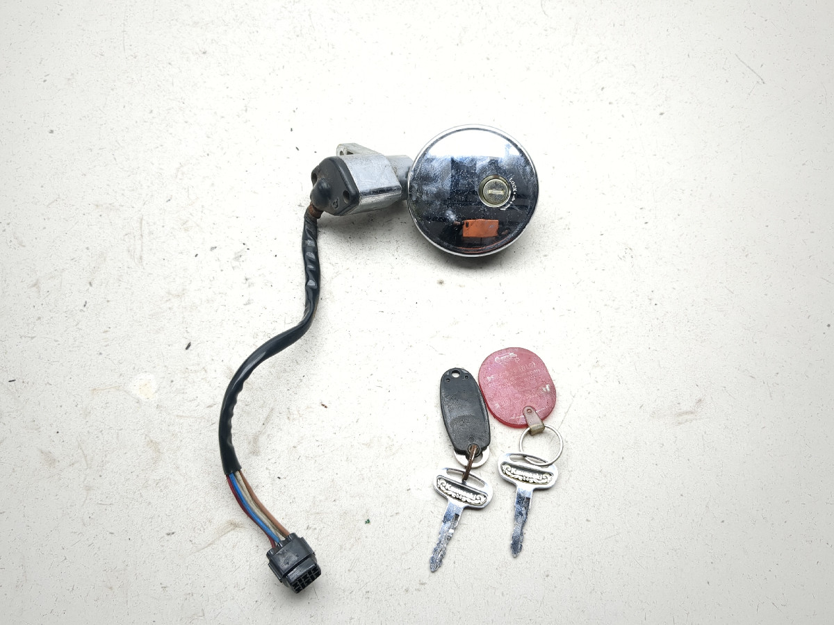 02 Kawasaki Vulcan 1500 Classic VN1500 Lock Set Ignition Switch