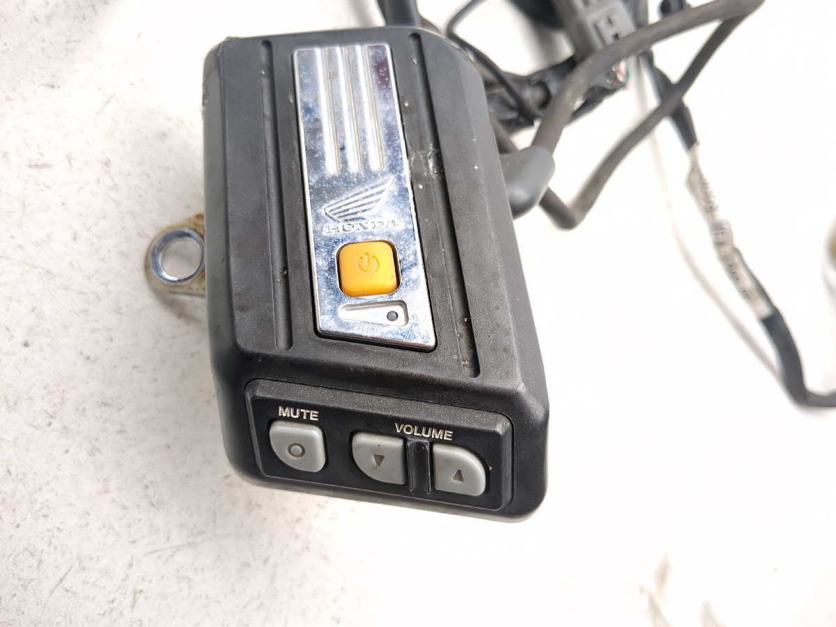 07 Honda VTX1300C VTX 1300 Speaker Assembly With Control Unit