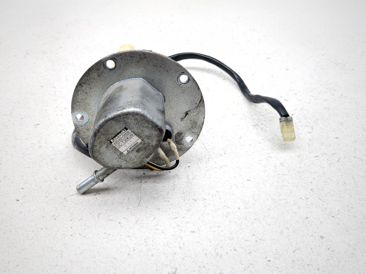 05 Kawasaki VN1600 Vulcan Nomad Petrol Gas Fuel Pump Assembly