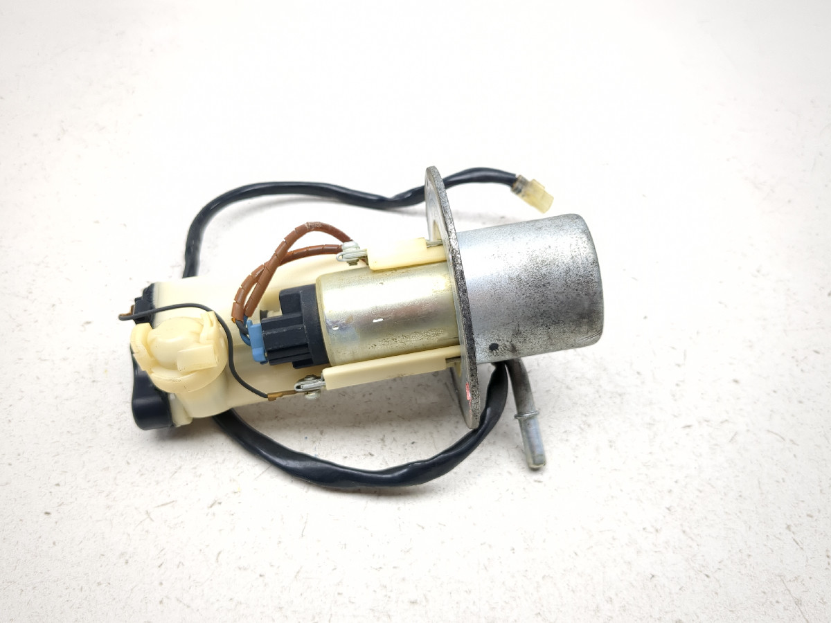 05 Kawasaki VN1600 Vulcan Nomad Petrol Gas Fuel Pump Assembly