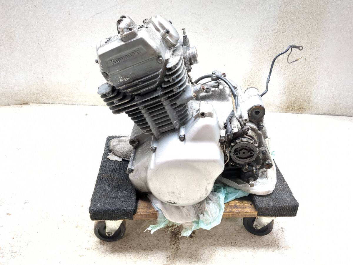 Cyleto Bremsbeläge Vorne Für Kawasaki BN125 A Eliminator 125 (2000-2007) – Halbmetallisch, 96,7 X 42 Mm