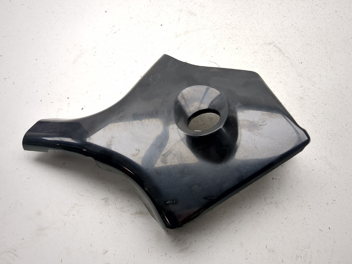 92-04 Suzuki VL800 Intruder Front Right Neck Cover Panel 47351