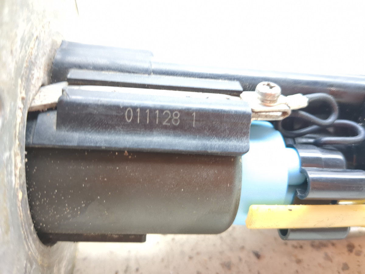 01-03 Suzuki GSXR 600 Petrol Gas Fuel Pump Assembly 15100-29G00