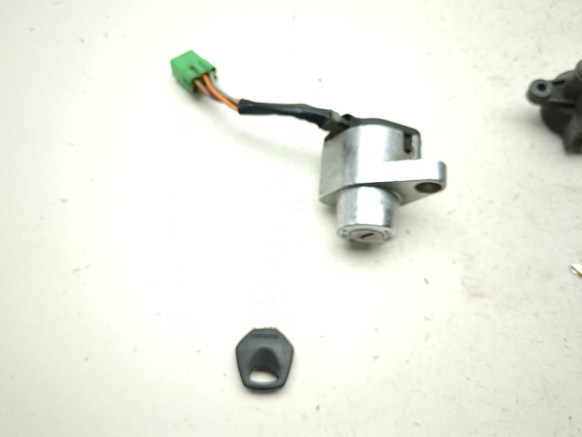 98-04 Suzuki VZ800 Marauder Lock Set Ignition Switch w/ Cap And
