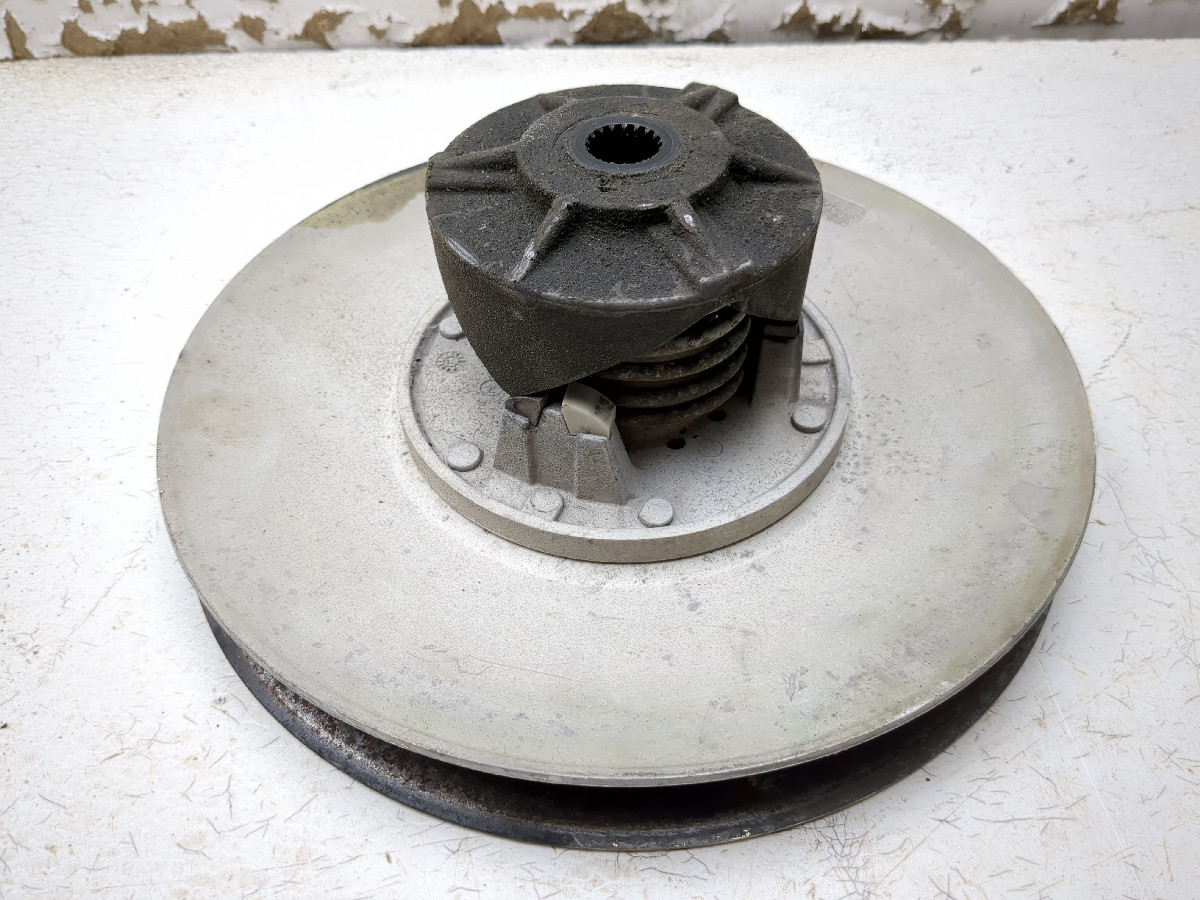 04-16 John Deere Gator HPX CVT Secondary Driven Clutch Assembly