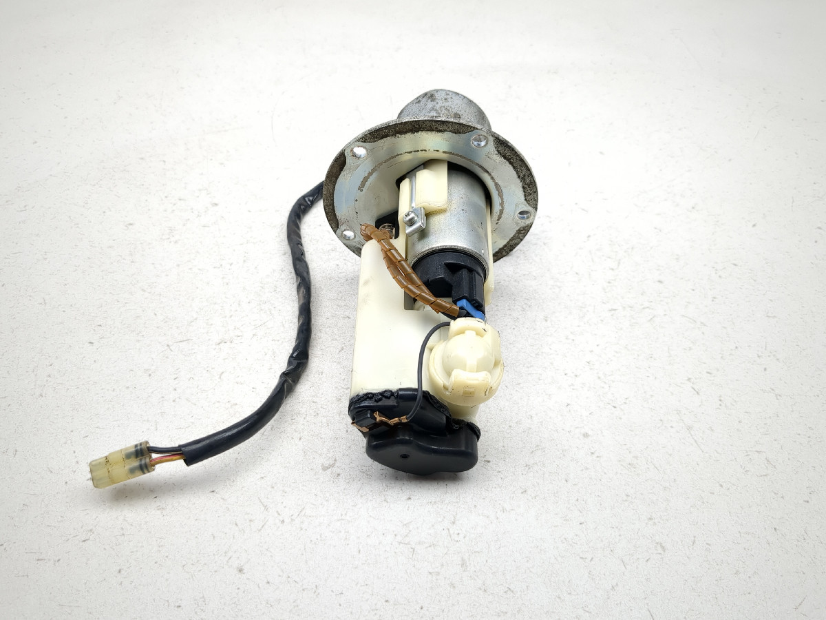 05-08 Kawasaki VN1600 Vulcan Nomad Petrol Gas Fuel Pump Assembly
