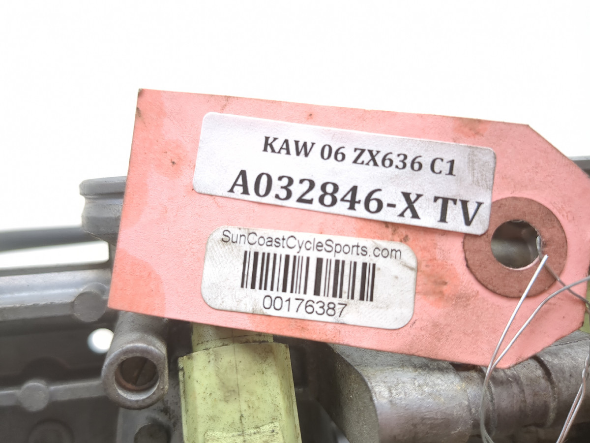 05 06 Kawasaki ZX6 ZX 636 Throttle Body Bodies W/ Fuel Rail
