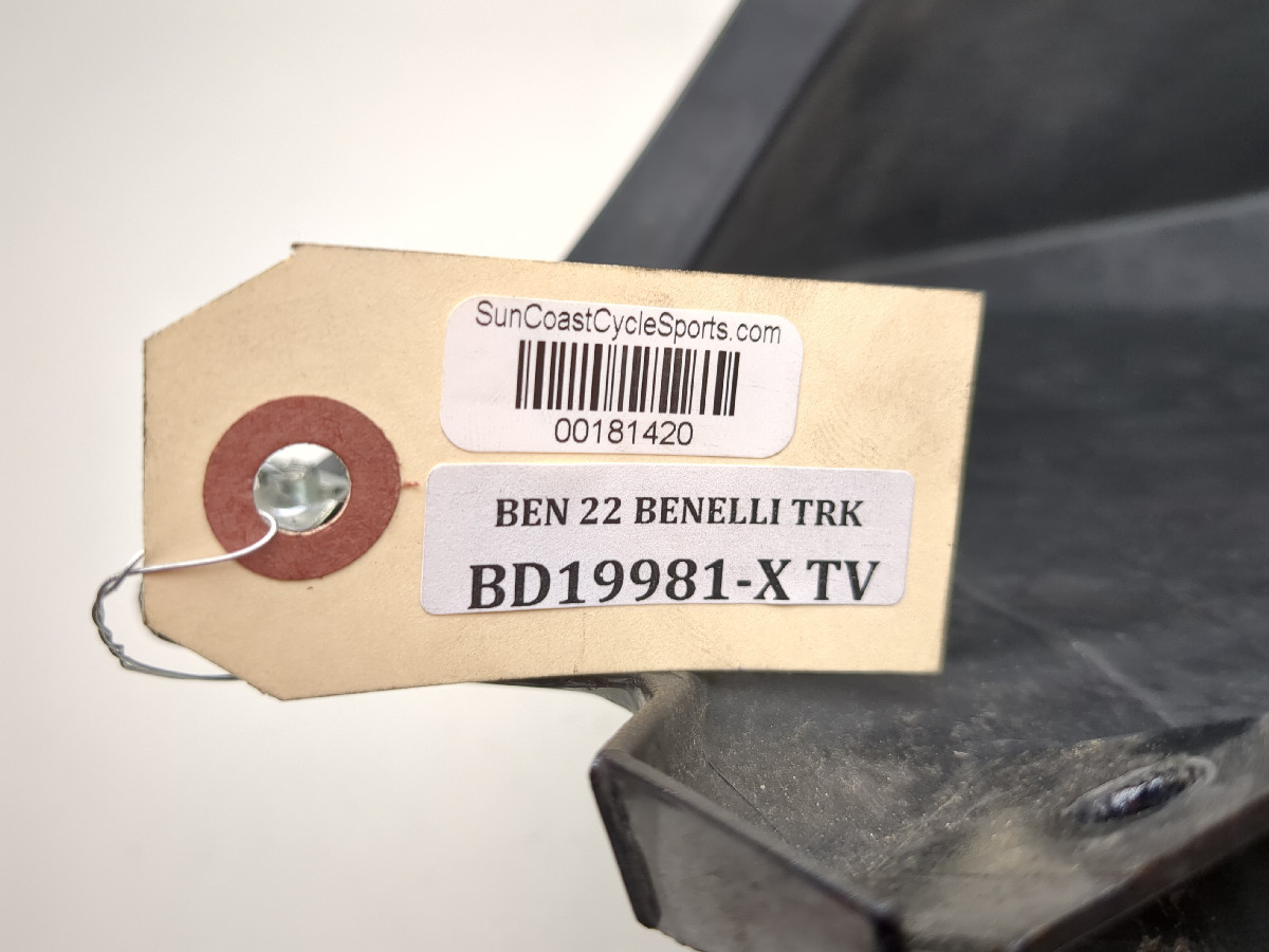17-25 Benelli TRK 502X Left Tank Fairing Cover Panel 65673P160000