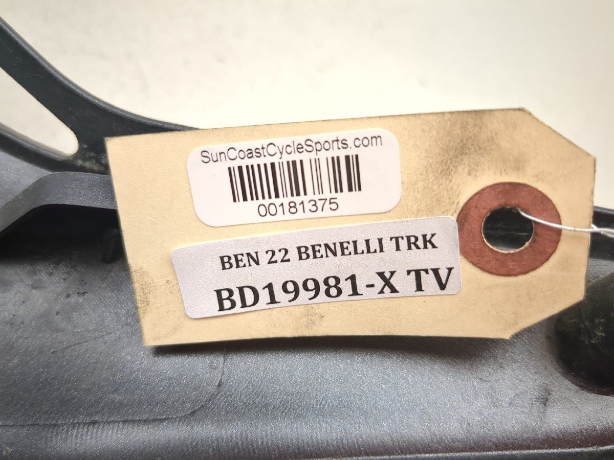 メーカー不明　NO10 17-25 Benelli TRK 502X Right Side Mid Fairing Cover Panel