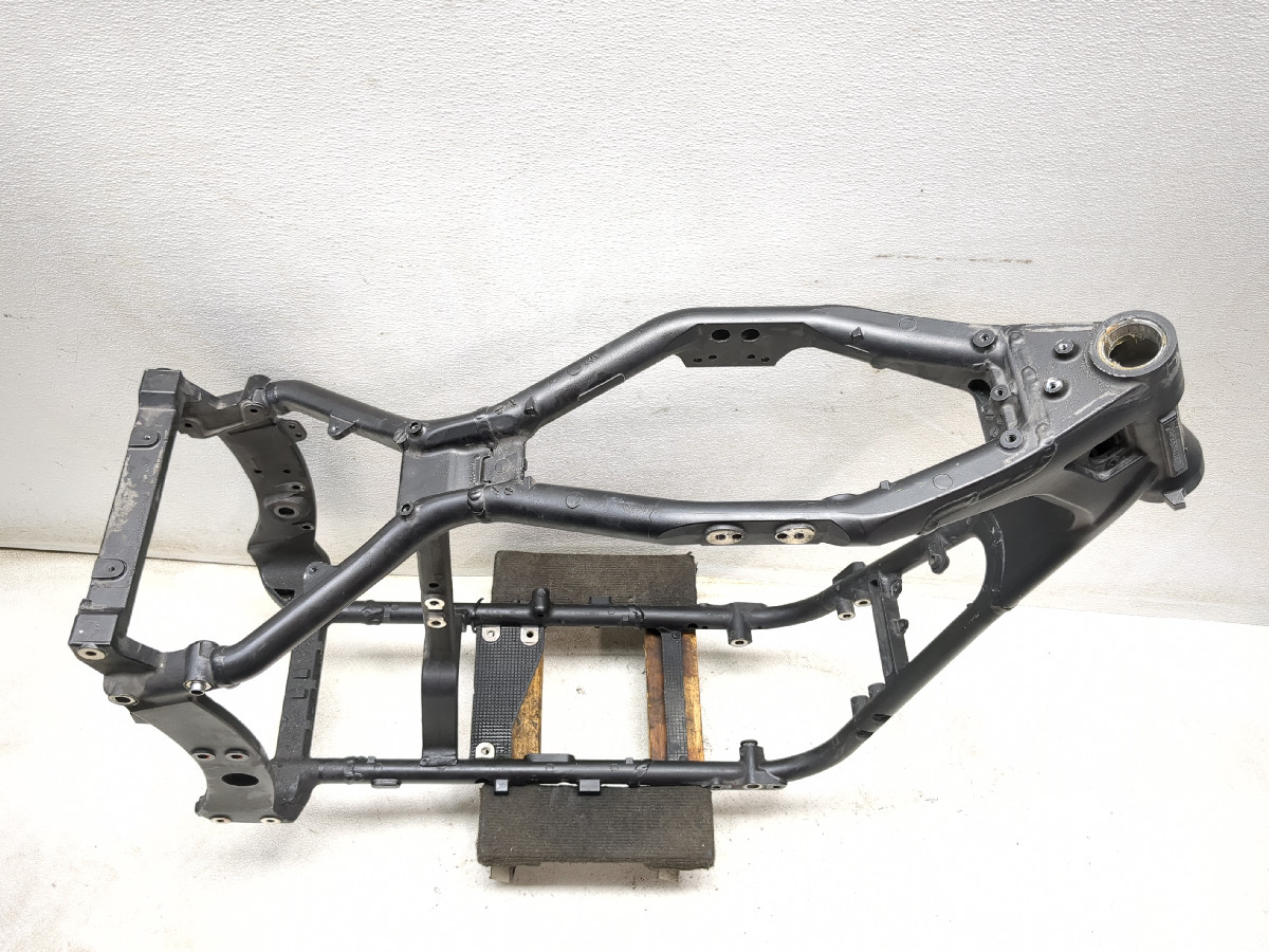08-17 Yamaha Raider XV1900 CU Main Frame Chassis STRAIGHT SLVG