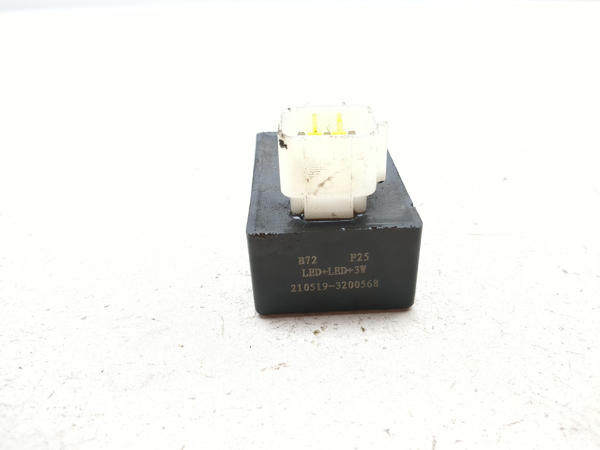 21-23 Benelli Leoncino 500 Relay 210519-3200568 - Sun Coast Cycle