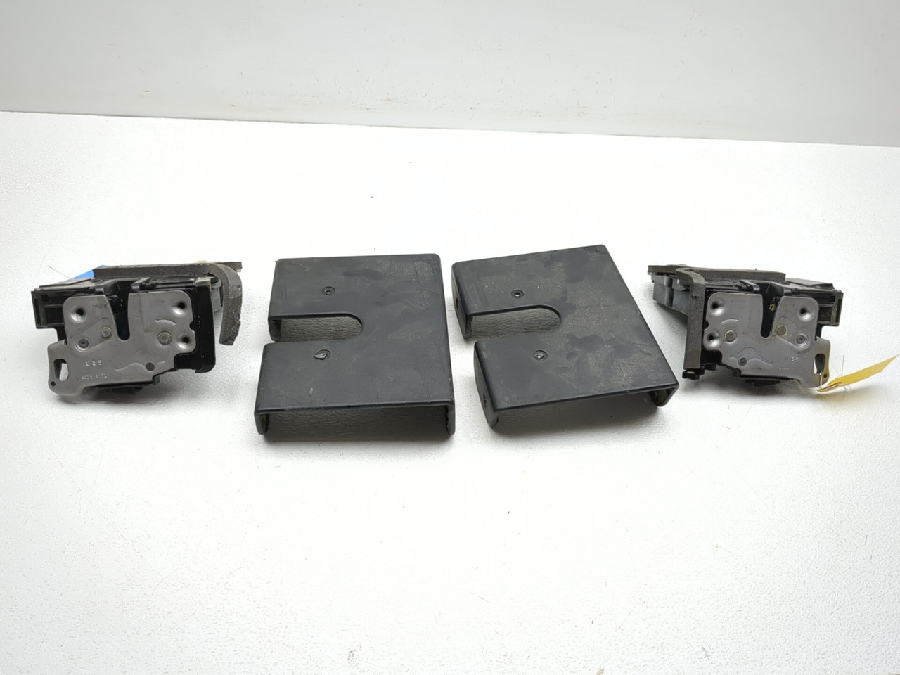 19-24 Vanderhall Carmel Driver Passenger Door Latch Set 13528349