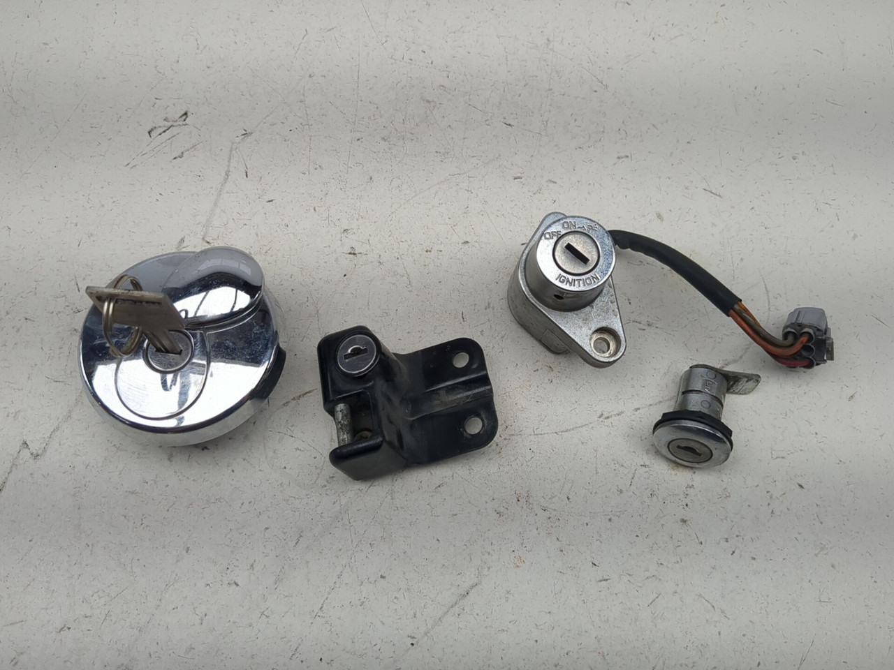 08 09 Suzuki C109R VLR1800 Lock Set Ignition Switch Cap And Key