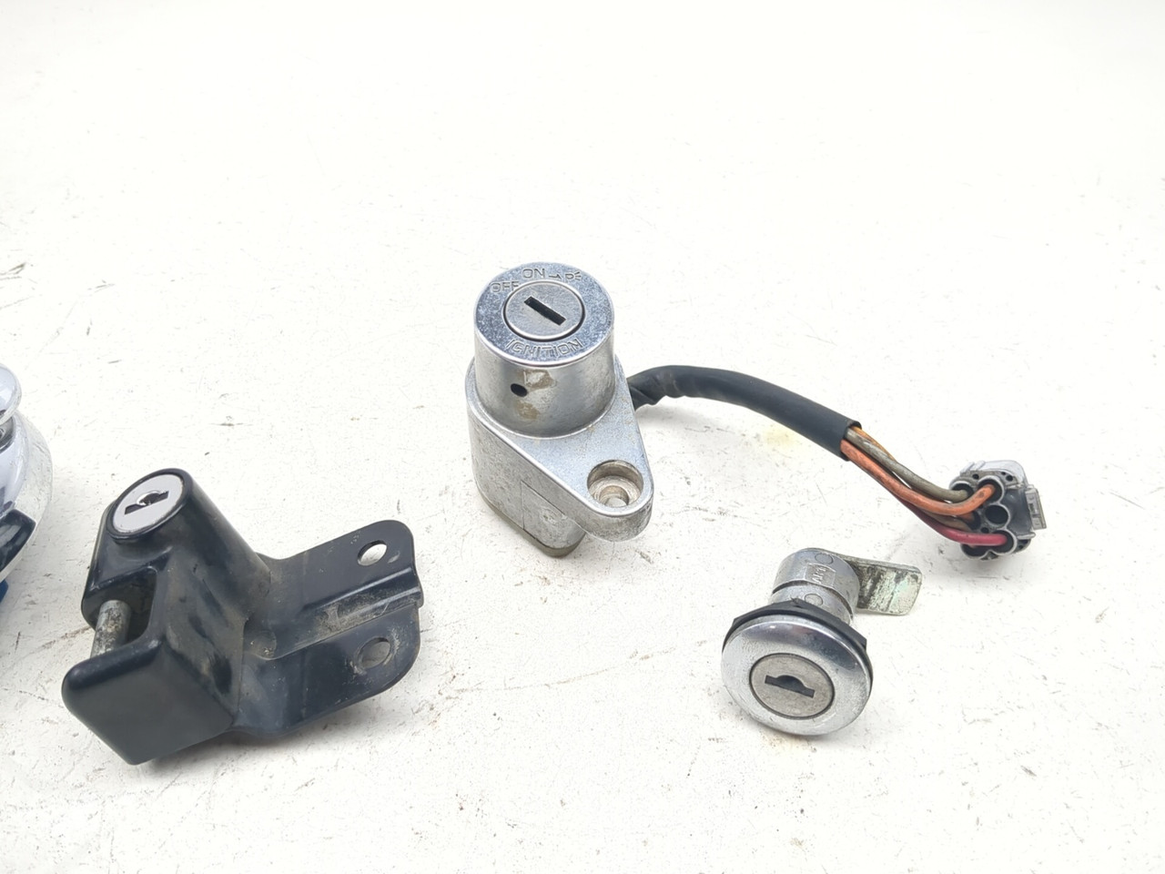 08 09 Suzuki C109R VLR1800 Lock Set Ignition Switch Cap And Key