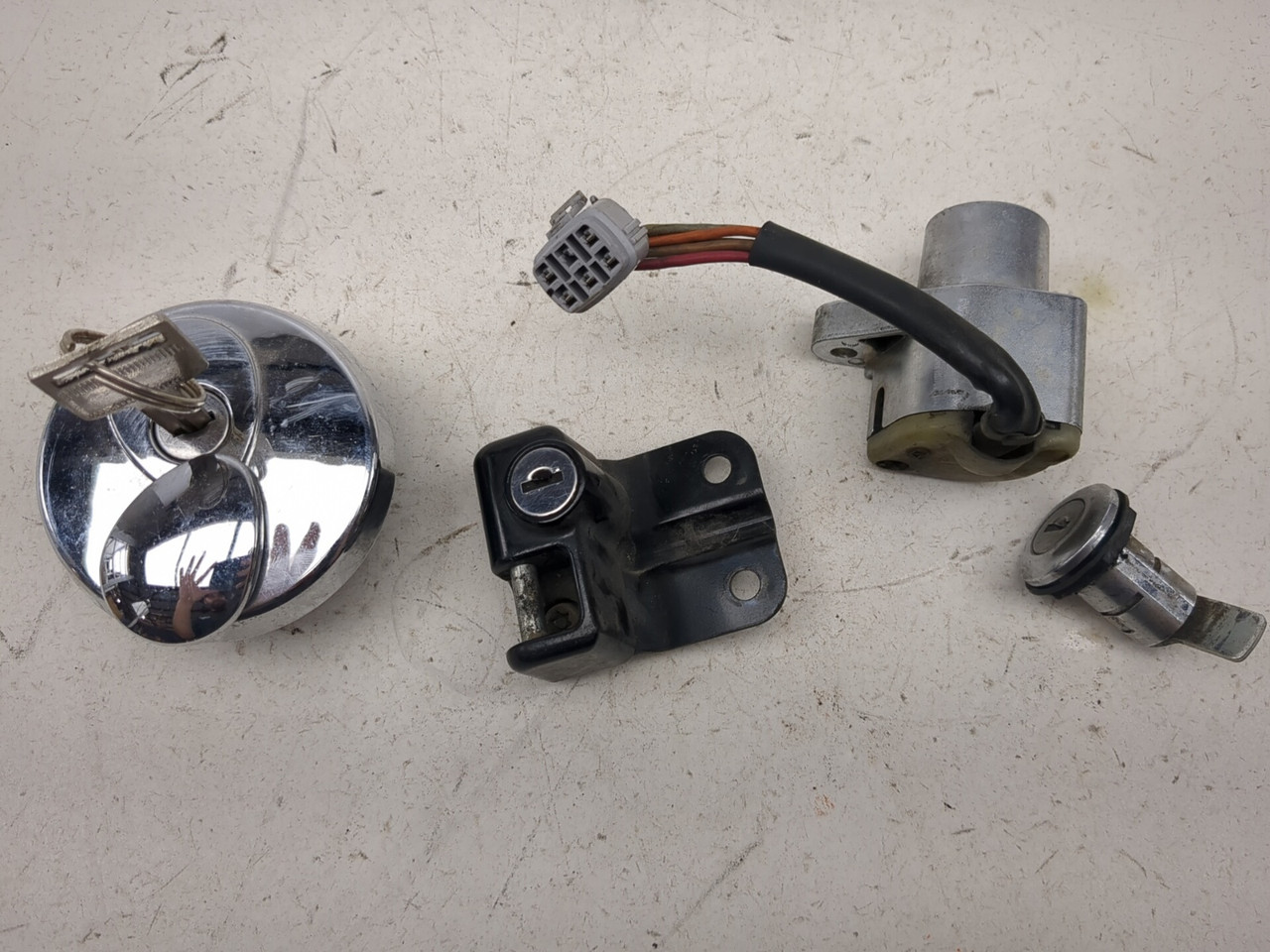08 09 Suzuki C109R VLR1800 Lock Set Ignition Switch Cap And Key