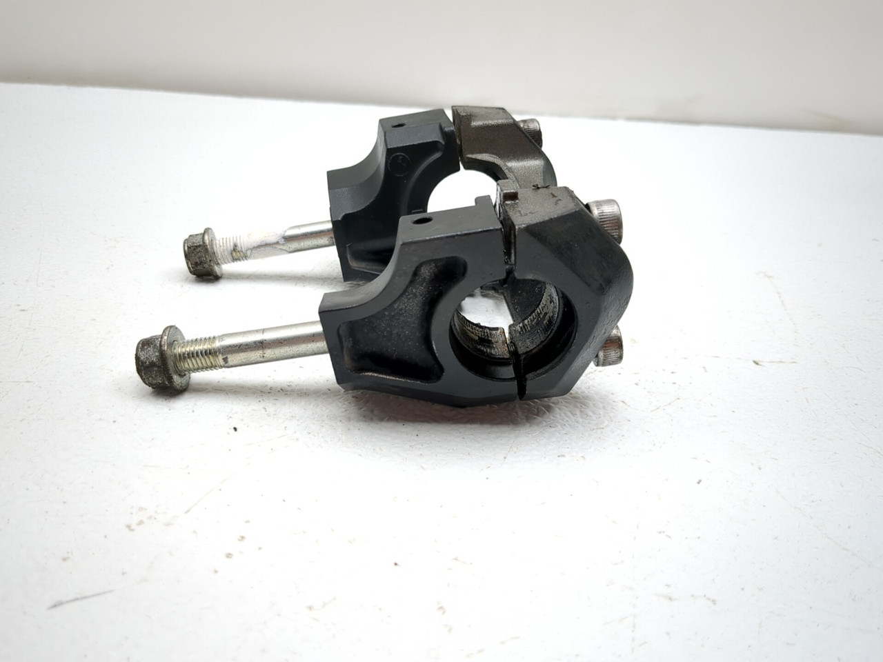 09-20 Yamaha Vmax 1700 VMX17 Handlebar Riser Clamp 2S3-23441-00-00