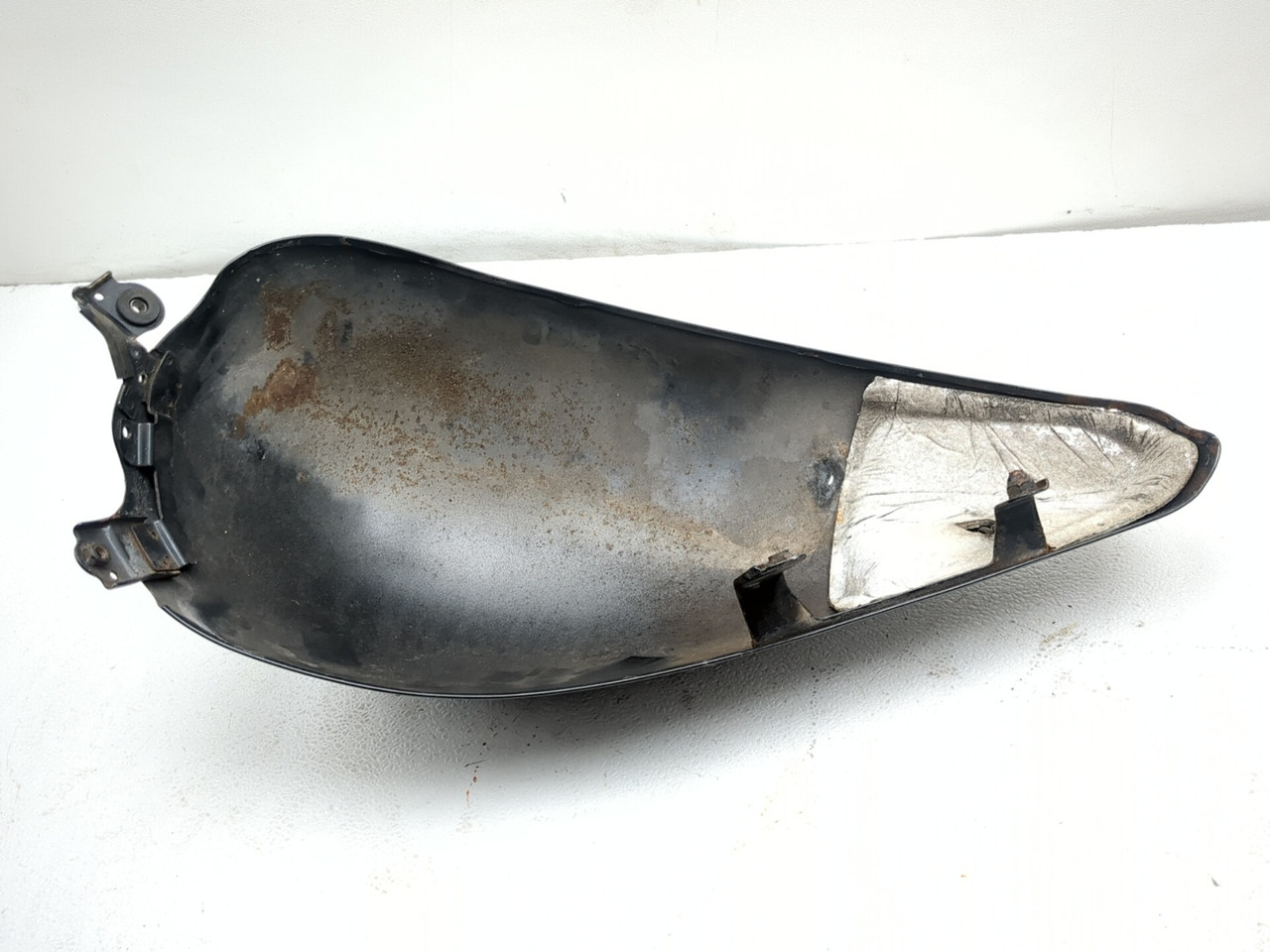 05-09 Suzuki VL1500 Boulevard C90 Left Side Fuel Tank 44110-10FA1 05-09 Suzuki VL1500 Boulevard C90 Left Side Fuel Tank 44110-10FA1