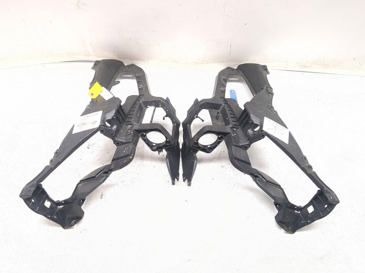 でぃーえす 14-19 Can Am Spyder F3 Front Left & Right Console Support Bracket