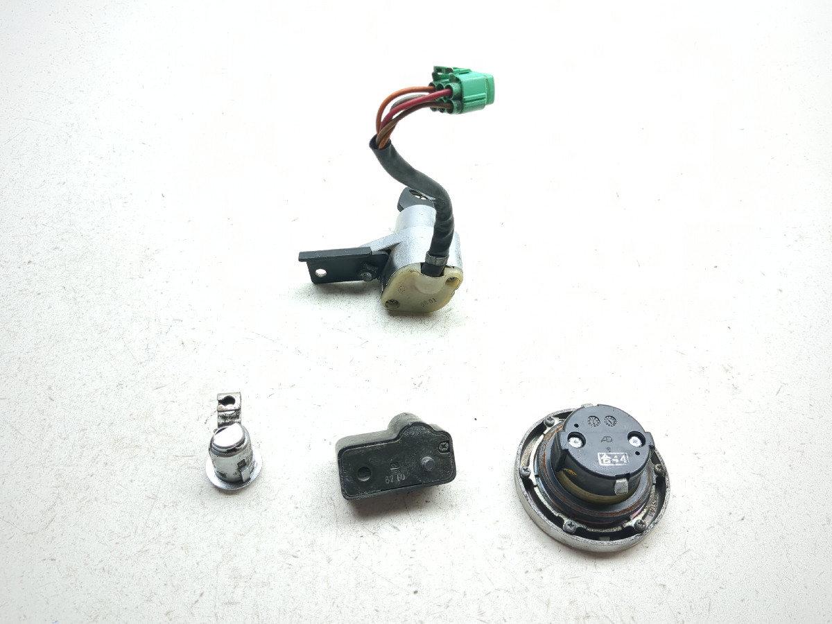 06-24 Suzuki VZR1800 M109R Boulevard Lock Set Ignition Switch Cap