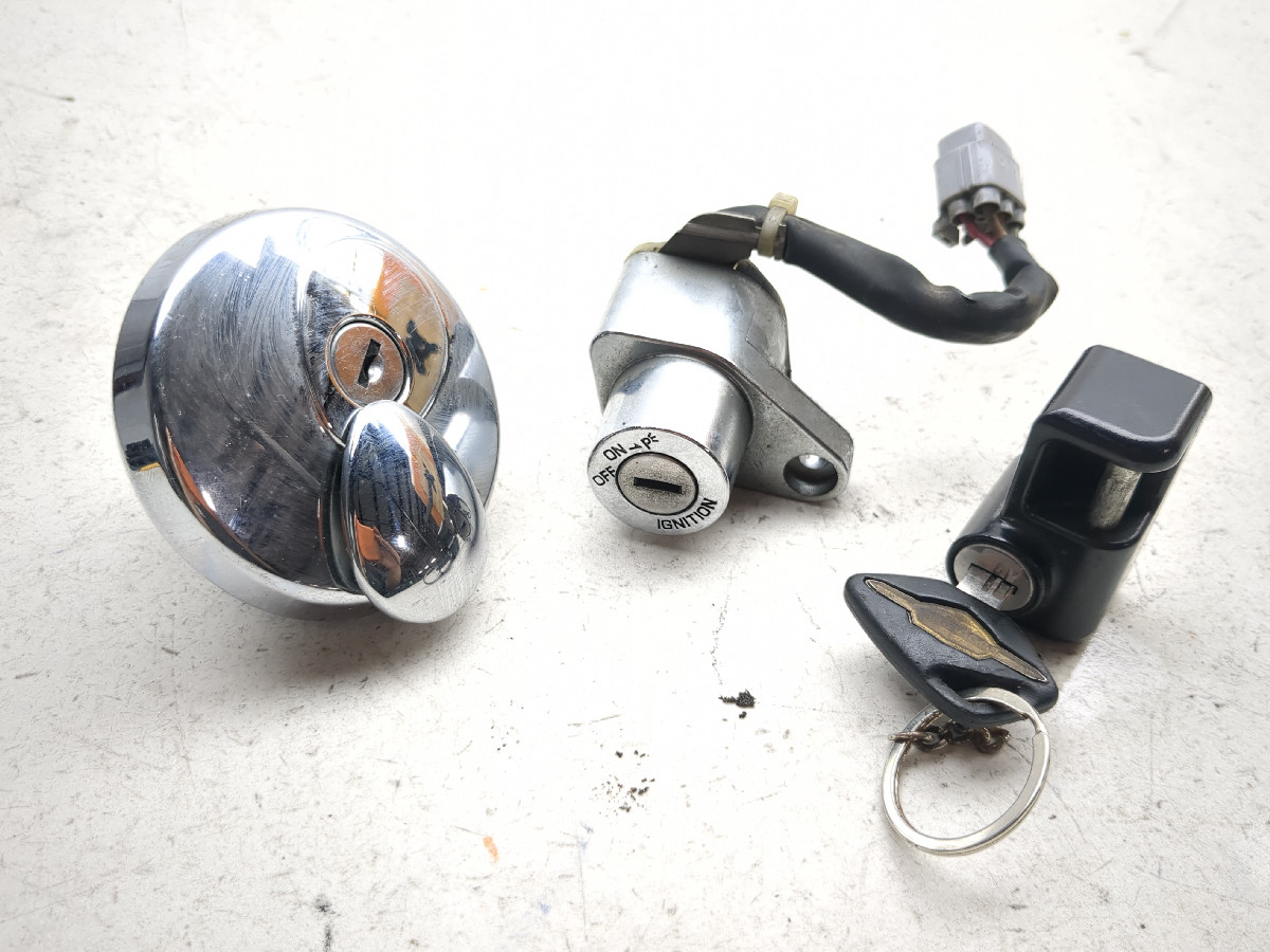 13-19 Suzuki VL1500 Boulevard C90T Lock Set Ignition Switch Helmet