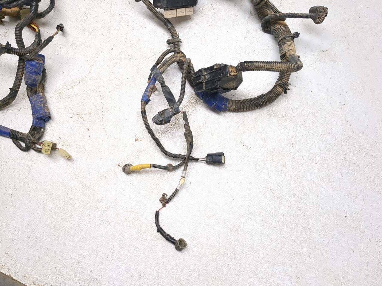 糸車 18-25 Kubota RTV XG850 Sidekick Main Wiring Harness Wire Loom