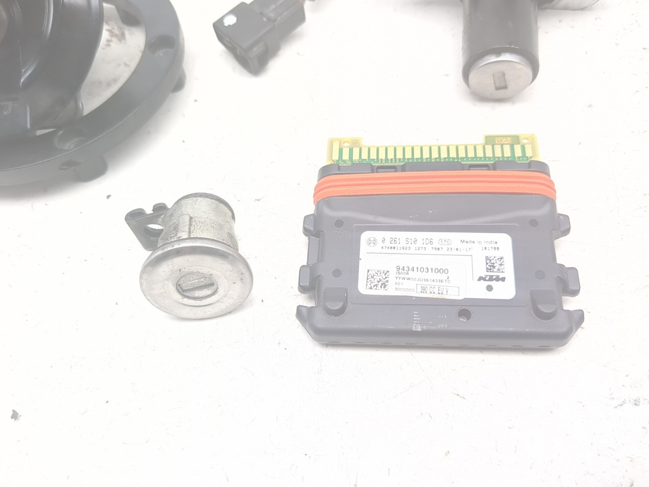 18-23 Husqvarna Svartpilen 401 Lock Set Ignition Switch Cap And