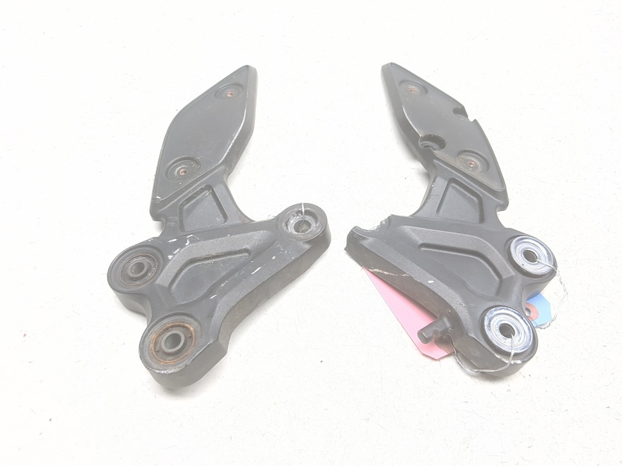 11-13 Yamaha FZ8 Front Left & Right Rearset Brackets 39P-27442-00