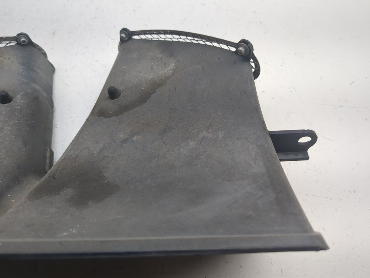 d 97-03 Honda CBR1100XX Blackbird CBR1100 Front Oil Cooler Air Guide