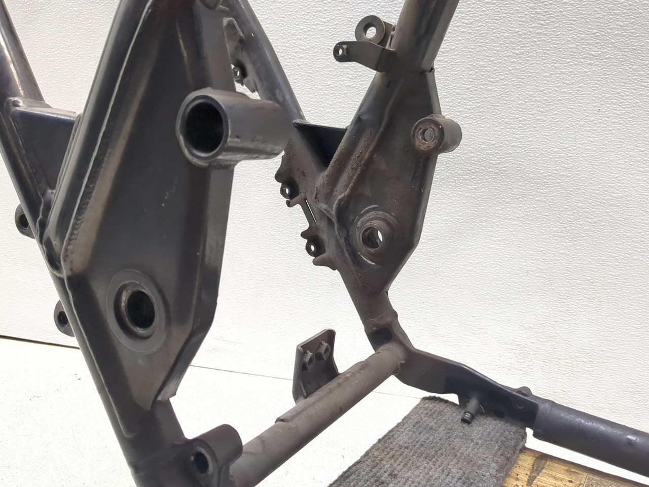 01-05 Kawasaki ZRX1200 Main Frame Chassis STRAIGHT CLN 32160-1634