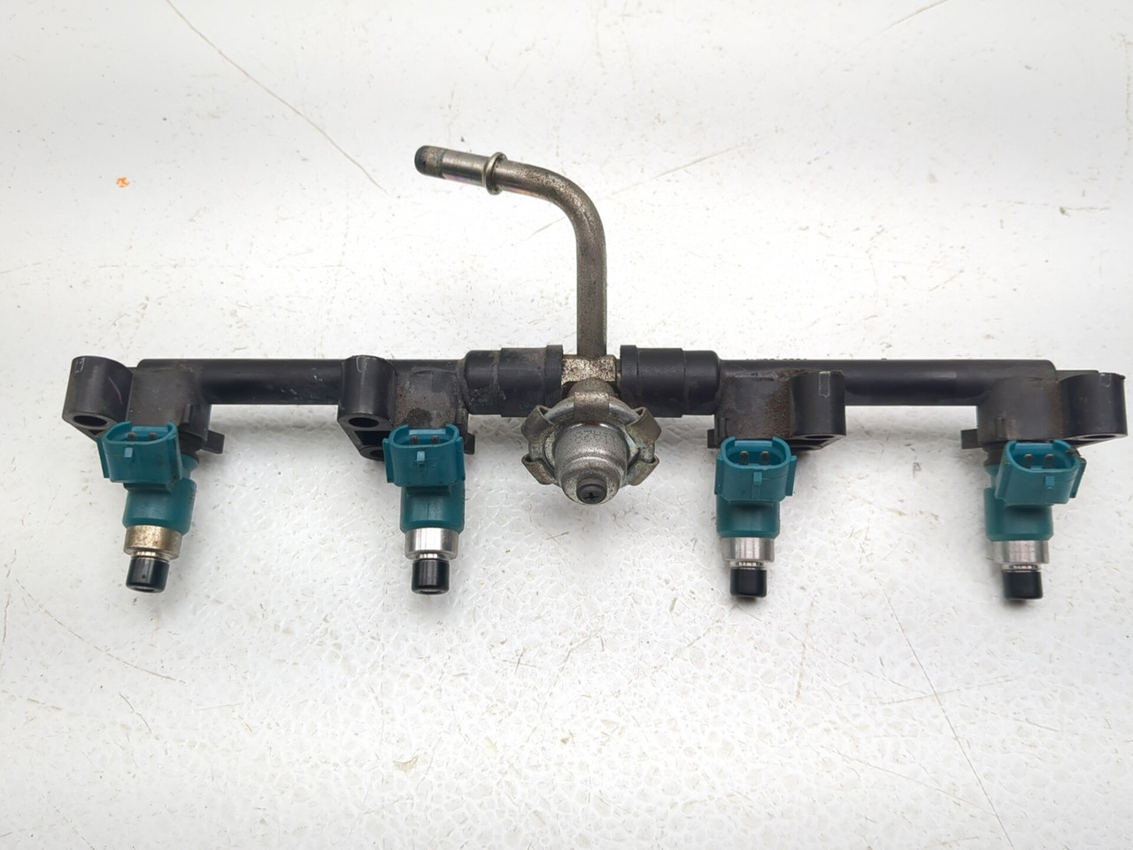 11-13 Yamaha FZ8 Rail & Injectors Fuel Rail Assembly 39P-13160-00