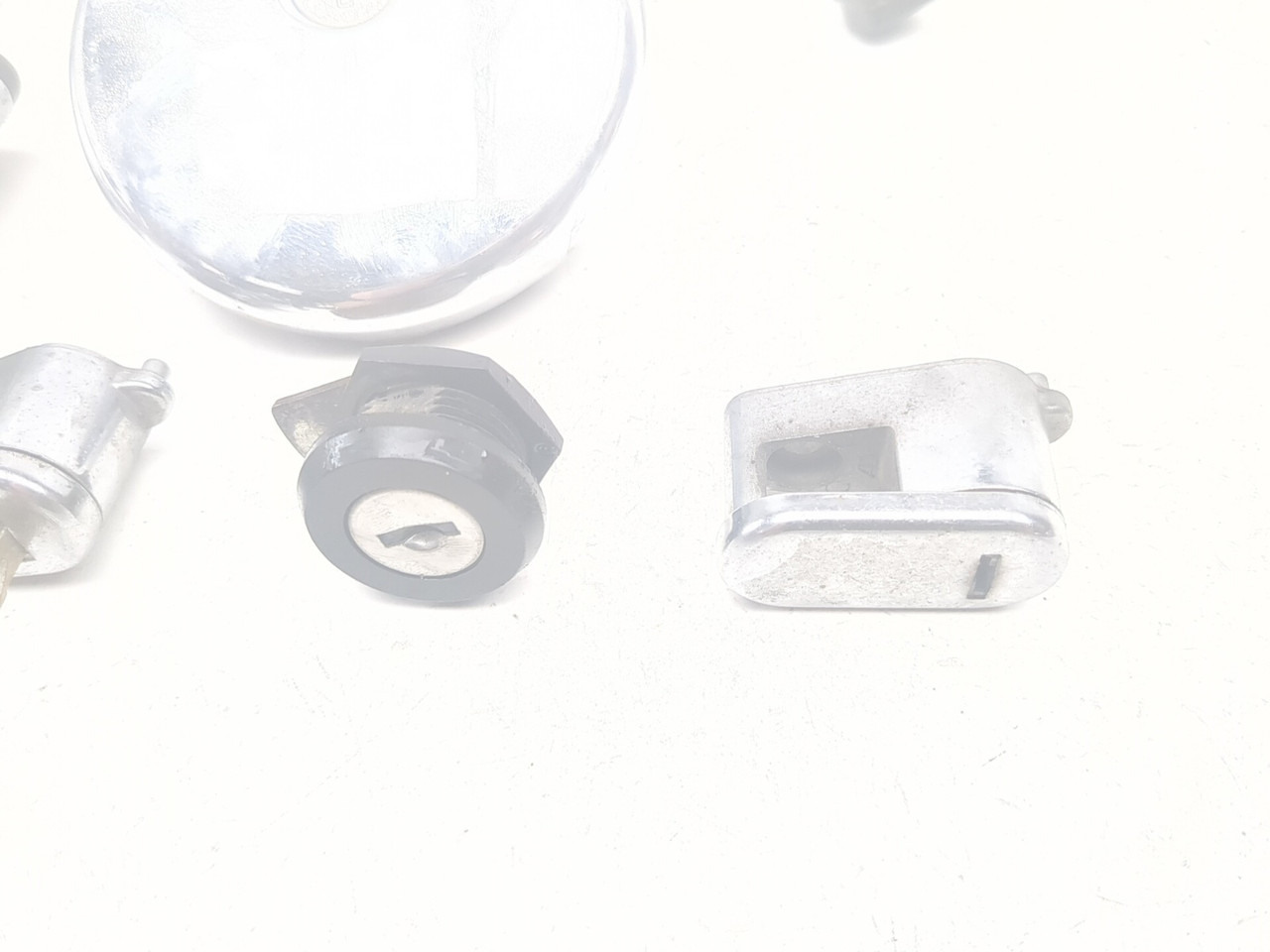 98-04 Kawasaki VN1500 Vulcan Nomad Ignition Fuel Cap Helmet & Bag