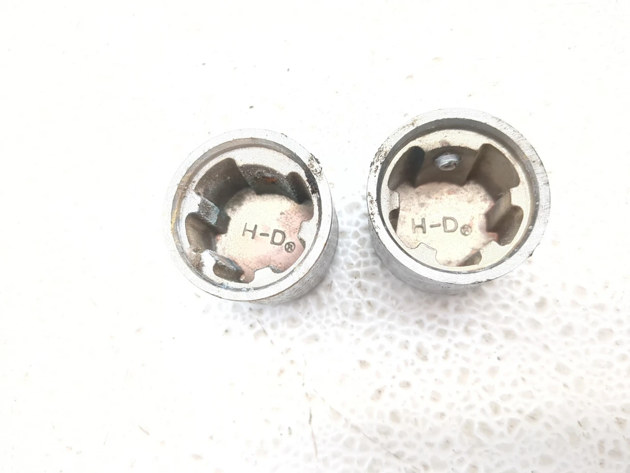 トップス F.A.T. GRAINNER 90-99 Harley-Davidson Softail Fatboy FLSTF Left & Right Front Axle