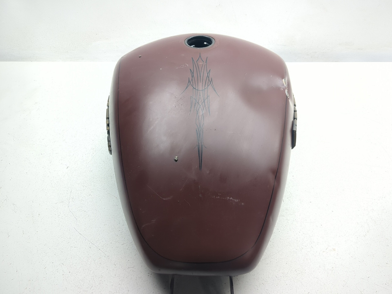 18-20 Harley Street Bob FXBB Gas Petrol Fuel Tank DENTED - Sun