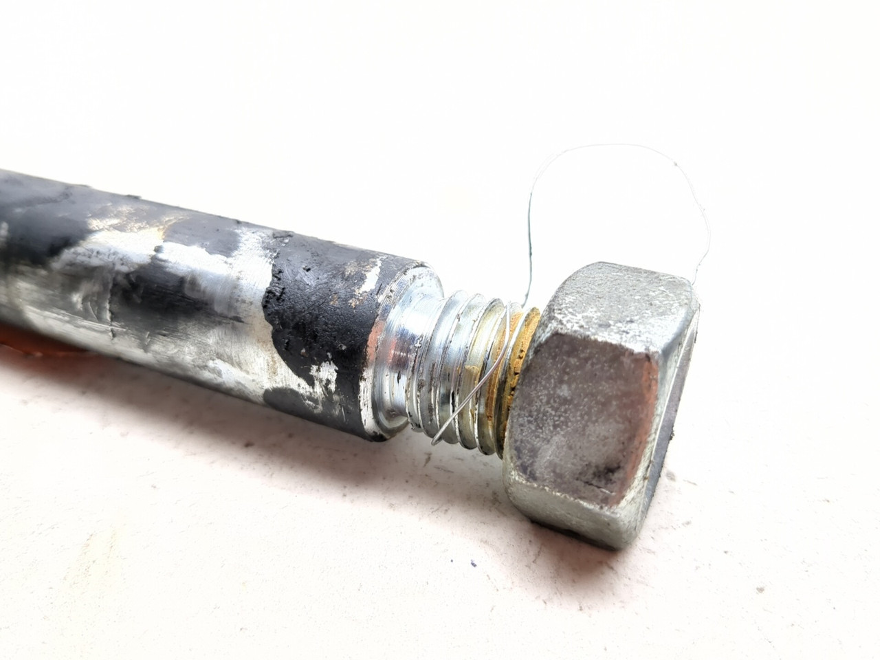 で 06-08 Harley Night Rod VRSCD Front Wheel Axle Rim Bolt Shaft