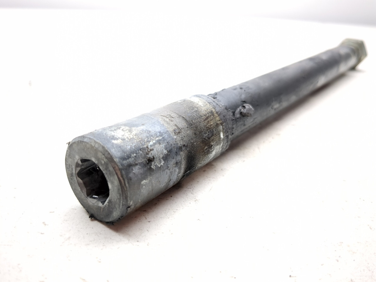で 06-08 Harley Night Rod VRSCD Front Wheel Axle Rim Bolt Shaft