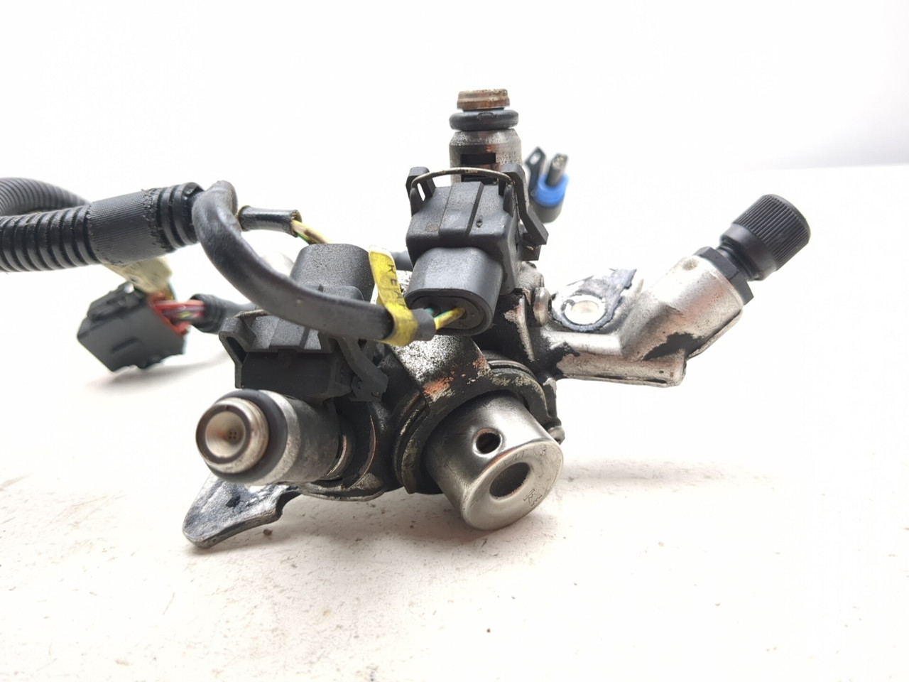 06-08 Harley Night Rod VRSCD Fuel Rail Injectors & Harness Fuel