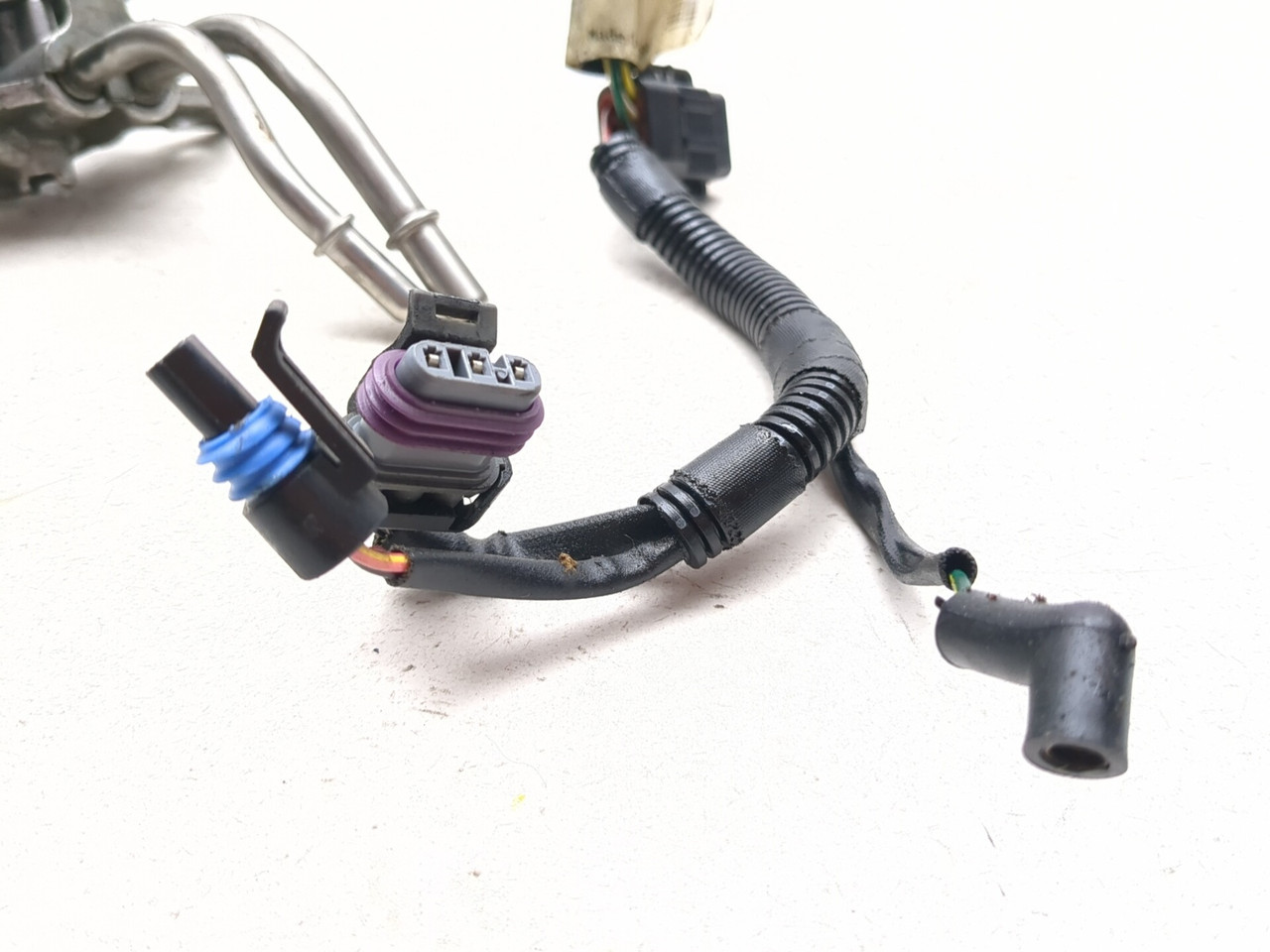 06-08 Harley Night Rod VRSCD Fuel Rail Injectors & Harness Fuel