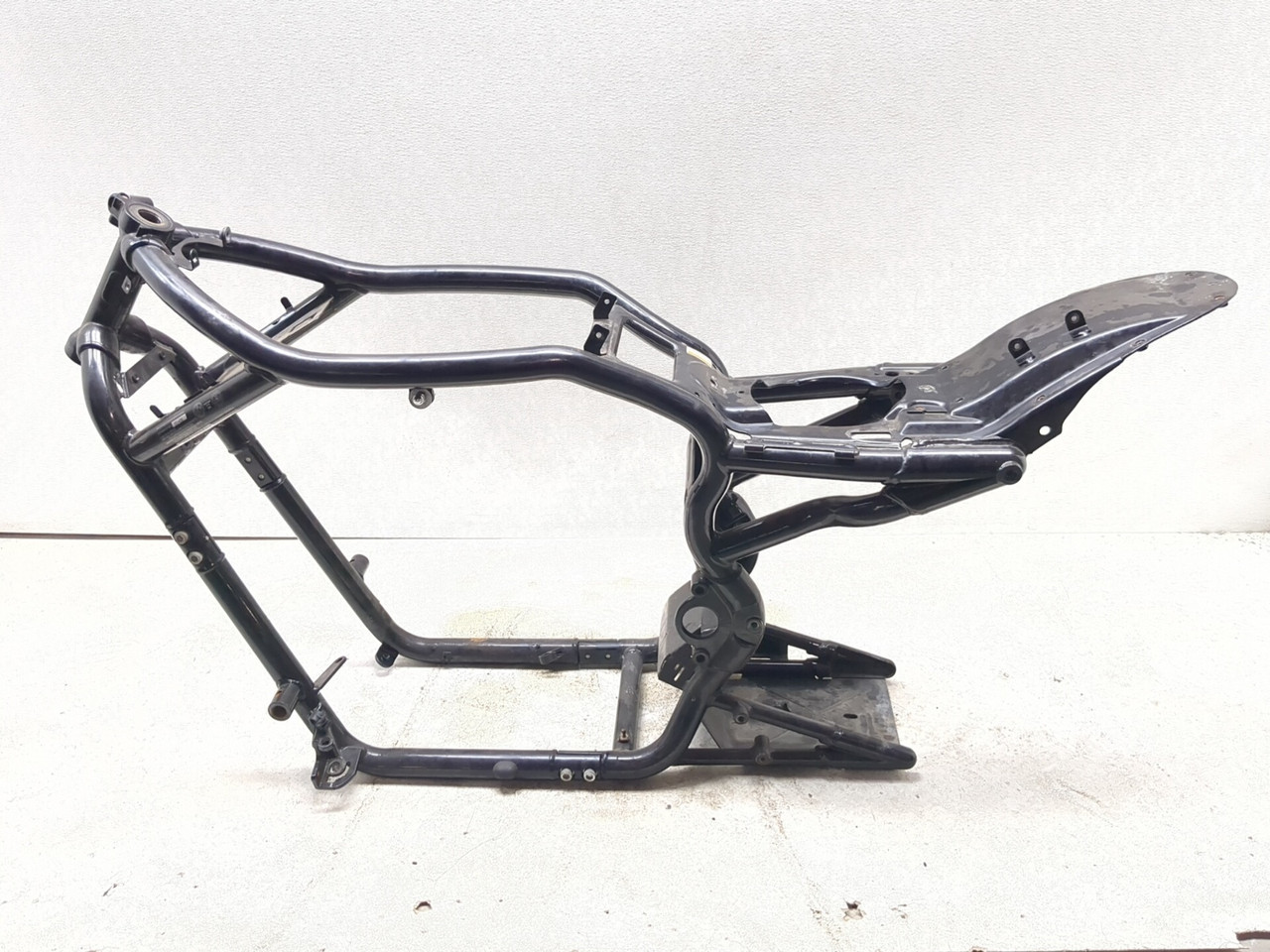 ②モンキー 06-08 Harley Night Rod VRSCD Main Frame Chassis 47959-06BK CLN