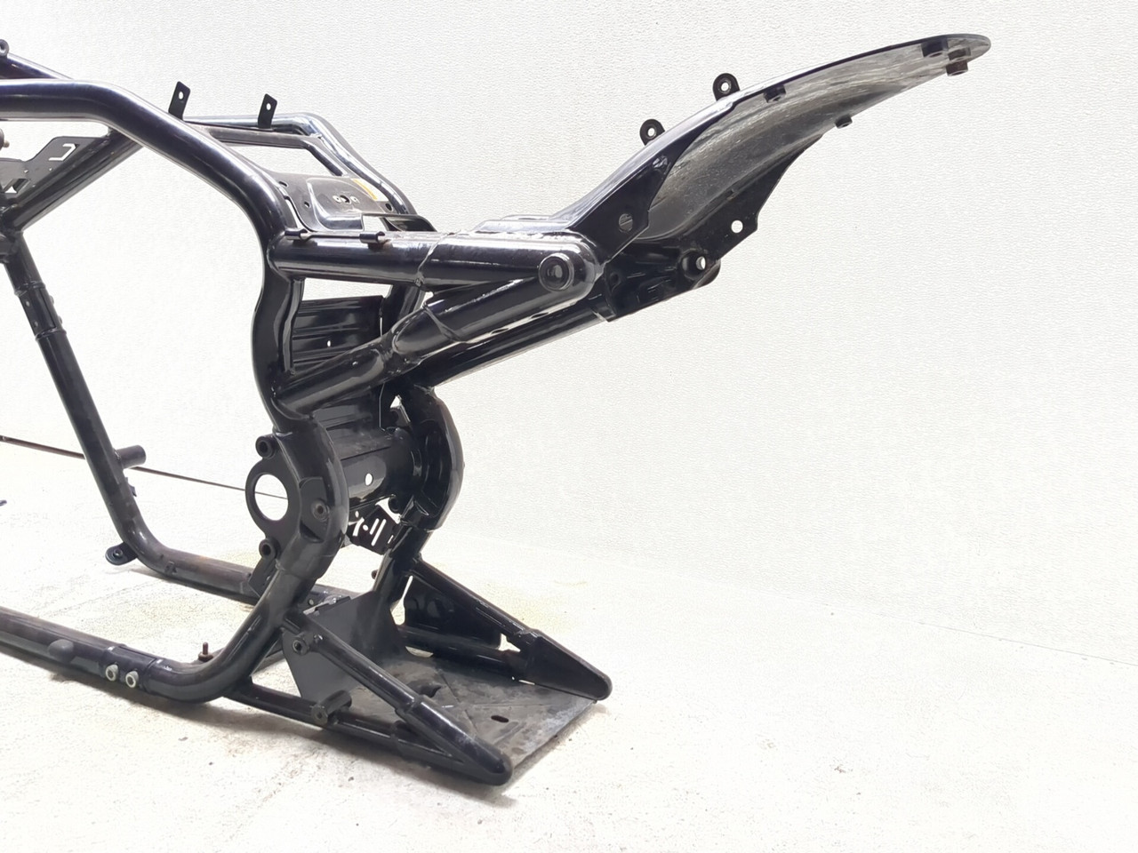 06-08 Harley Night Rod VRSCD Main Frame Chassis 47959-06BK CLN