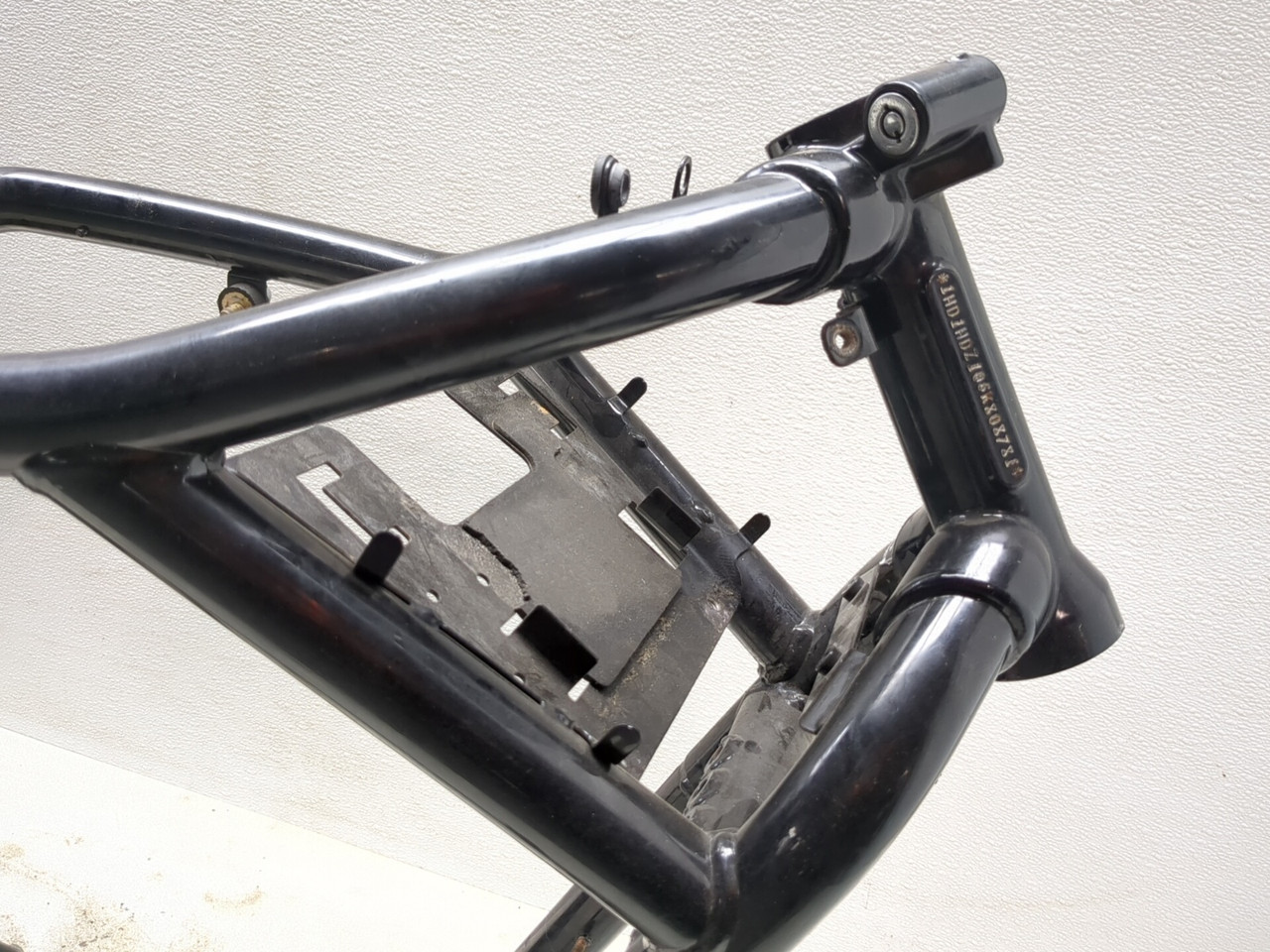 ②モンキー 06-08 Harley Night Rod VRSCD Main Frame Chassis 47959-06BK CLN