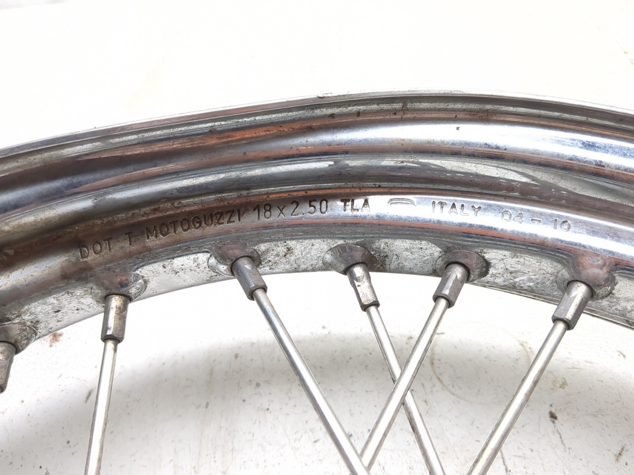 ♥　1005050 08-12 Moto Guzzi V7 Classic 750 Front Wheel Rim 18X2.50 DAMAGED