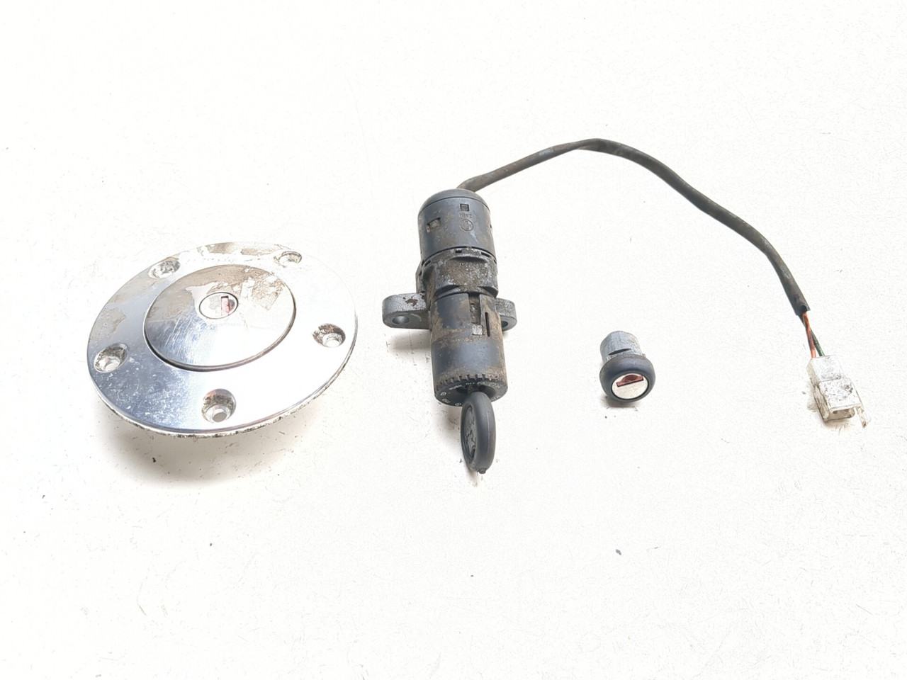 08-12 Moto Guzzi V7 Classic 750 Ignition Gas Cap & Accessory Lock