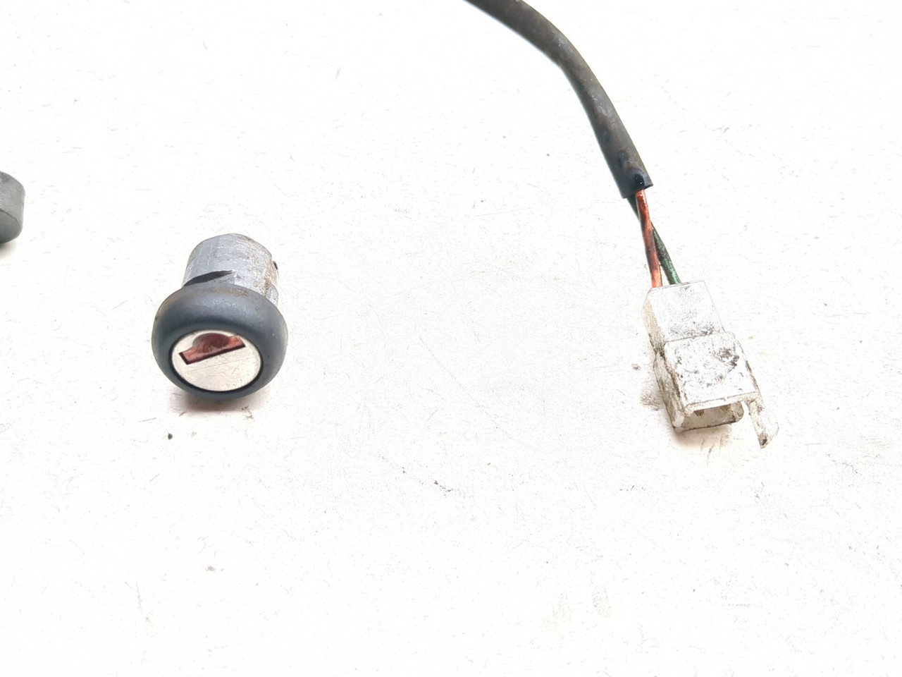 08-12 Moto Guzzi V7 Classic 750 Ignition Gas Cap & Accessory Lock